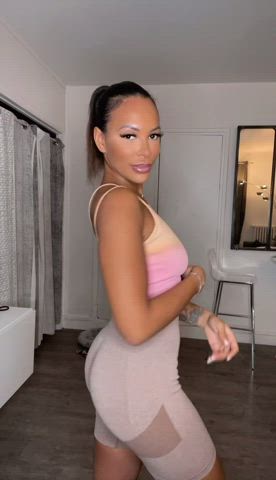 Sexy girl with sexy tattoos!!