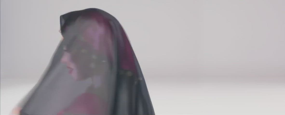 arab big ass celebrity dancing egyptian high heels gif