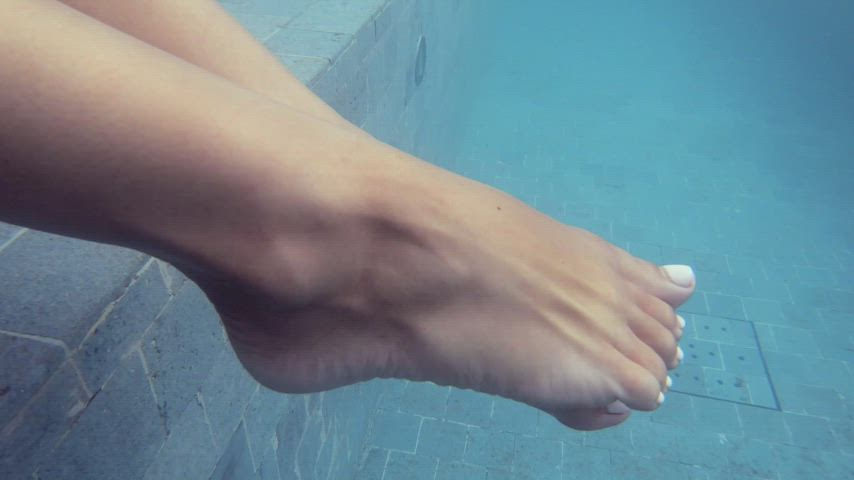 Cute tiny feet?