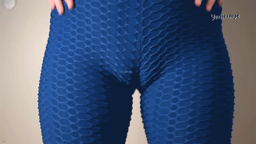 camel toe leggings onlyfans tease yoga pants gif