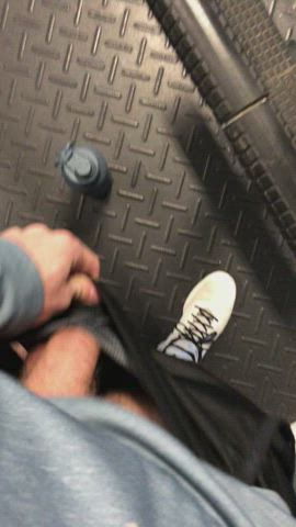 First time freeballing at the gym this morning. Nobody here so I pulled it out