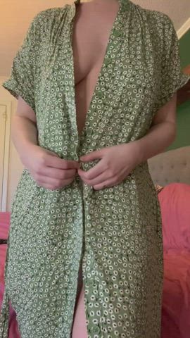 I’m hiding a pretty nice body under these flowing dress, huh? Xo