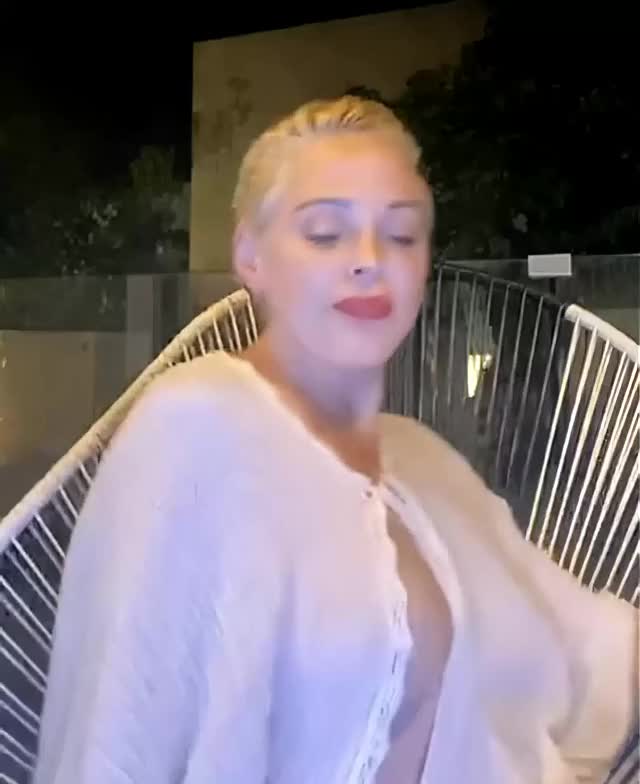 Rose McGowan Boobs thefappeningblog.com