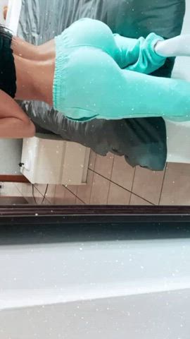 girls in yoga pants are like guys with grey pants 🤭