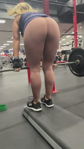 Humpday = leg day 😈💪🏻