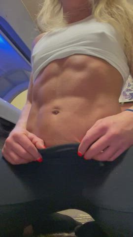 CrossFit girl looking for some fun. Cum visit my free OF page 💋
