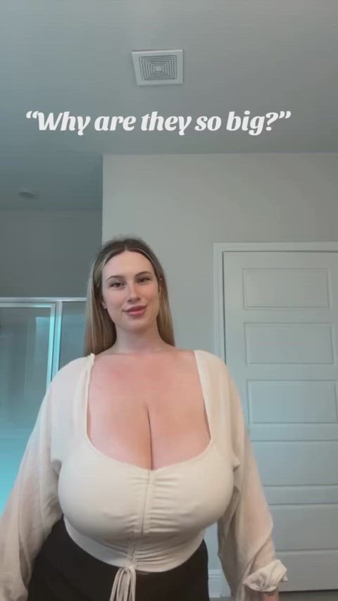 busty cleavage huge tits curvy-chicks gif