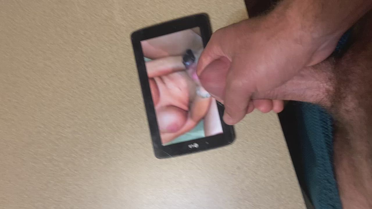 Big cumshot for a sexy cougar!!!
