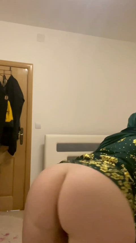 Marry me! I will twerk for you daily