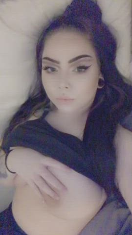 Rare for me to show my face in these but I felt cute 🖤