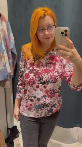 A fitting room with a BIG surprise 😘