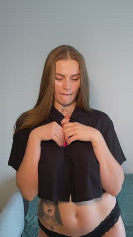 Ohh, I take off my shirt to show my natural big tits