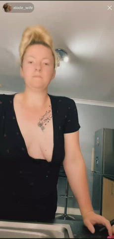 big tits braless downblouse nipslip gif