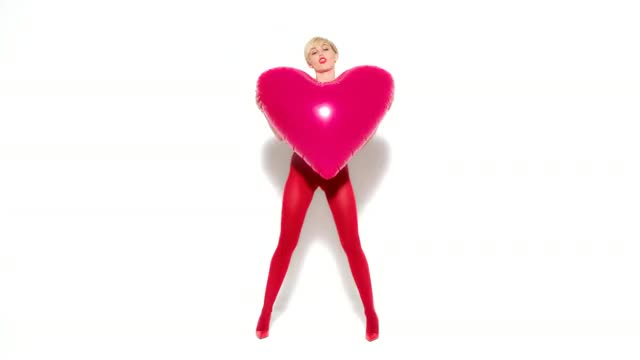 Miley Cyrus thefappeningblog.com