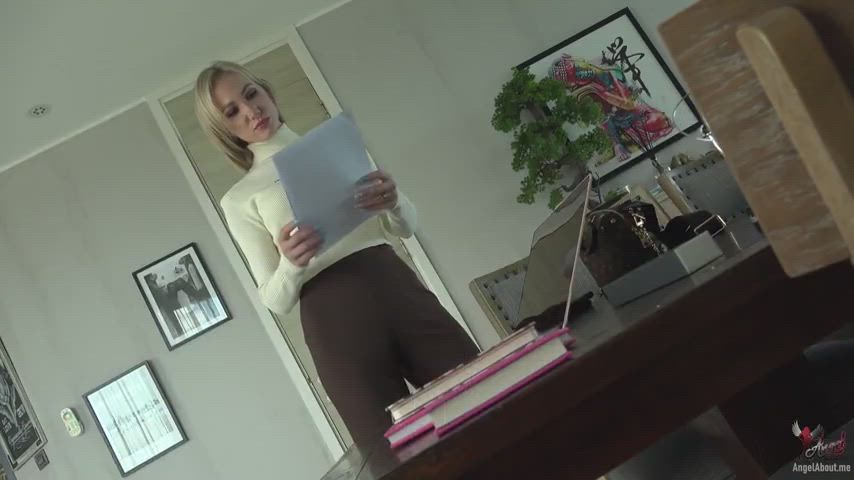 I love the elaborate content this woman creates + she’s so sexy!