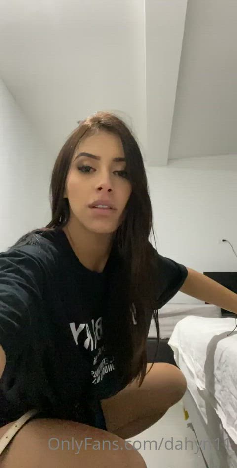 Dahyn squat and boob play