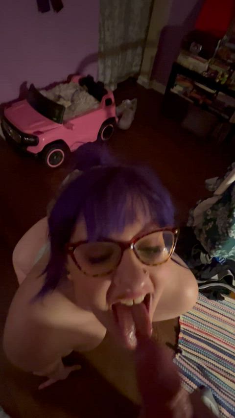 Love taking a warm load on my face 🥰