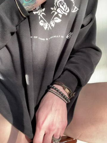 Monday Milf Dangle!