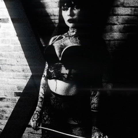 dungeon mistressmercyrage sfw alt-girls mean-girls pale-girls suicide-girls gif