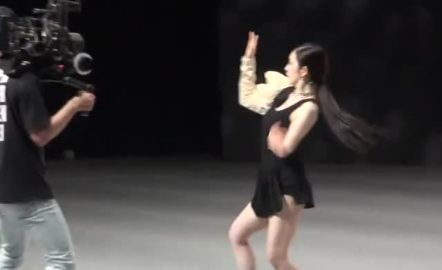 200803 Irene Performing Monster [bM8RGirSfdE] (아이린&슬기 Vlog: Monster