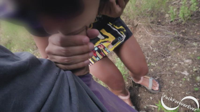 A quick handjob in the park with a bit of sucking