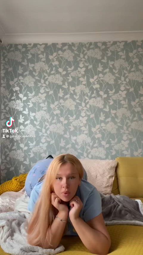 ass ass shaking ass spread bed big ass cute doggystyle huge ass nsfw tattoo gif