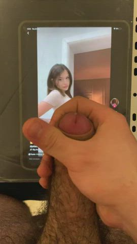 Cumming on a tiktok slut💦