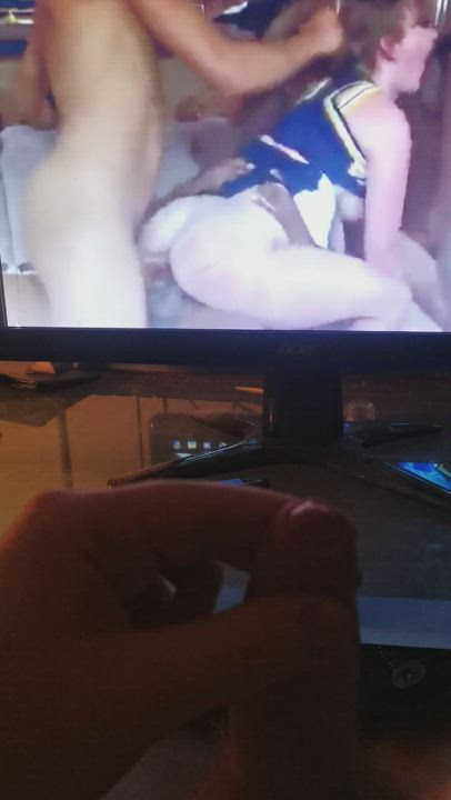 Been lurking for a bit. Finally got the courage to film some real White Boi sex