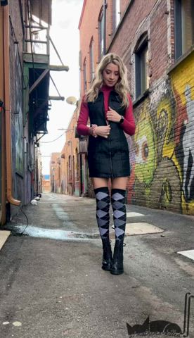 Wholesome alley ya got there… it’s be a shame if someone were to flash their