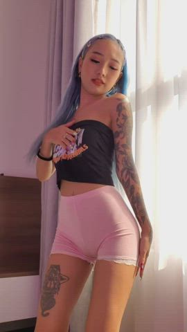 Tiny Asían girl Sexy Dance