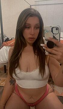 Cover this thicc slut in cum and send it back to me for her nudes and socials ??