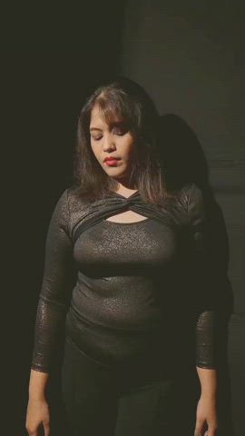 She flaunts her curves