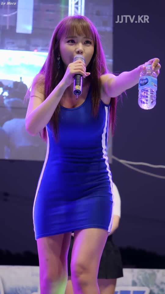 홍진영 밀착 민소매 파란 원피스 짤티비 - JJTV.KR