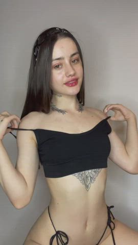 Small titty drop from small teen