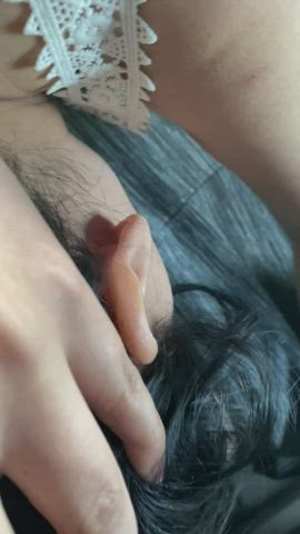 MILF loves to suck dick in the backseat