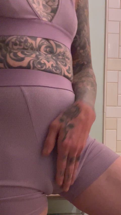 big dick bulge camgirl girl dick natural tits tattoo trans workout yoga goth-girls