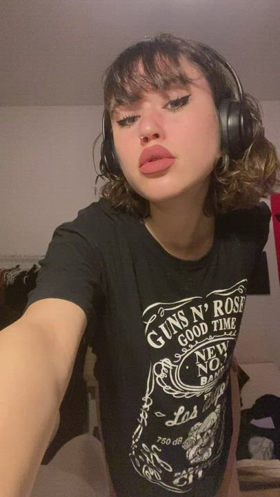 Can I be your cum slut? Lets cum together all day💦😇