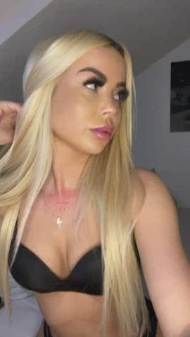 Who’s up for a private time? 😘