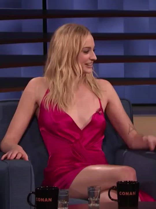 Celebrity Cute Sophie Turner gif