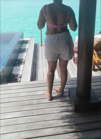 Sun and sea and tiddies