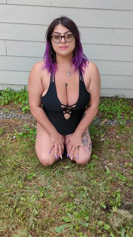Getting wet in the backyard 😏💦 [OC][GIF]