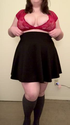 just shaved my pussy…who wants to see? 😈