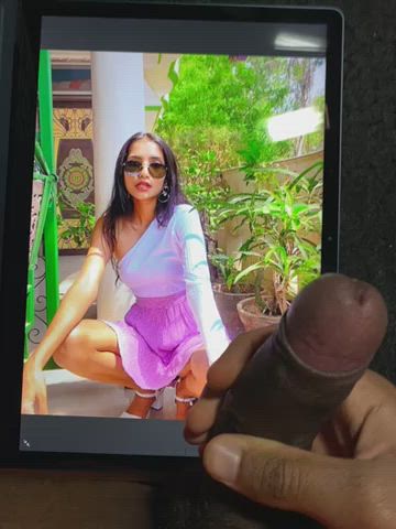Jerktrib for an influencer💦💦. Her thighs🥵🥵. Tribbing now. Kik fryyoopll.