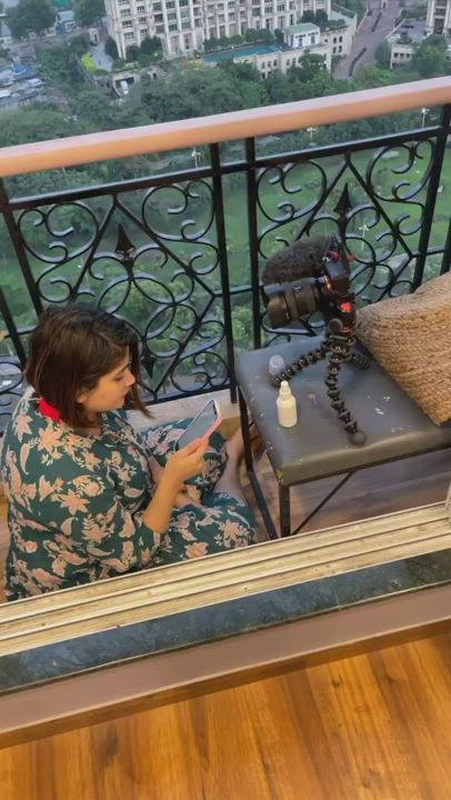 I'm just desperately wanna fuck this thick bitch very hard in this balcony 🤤🤤🤤