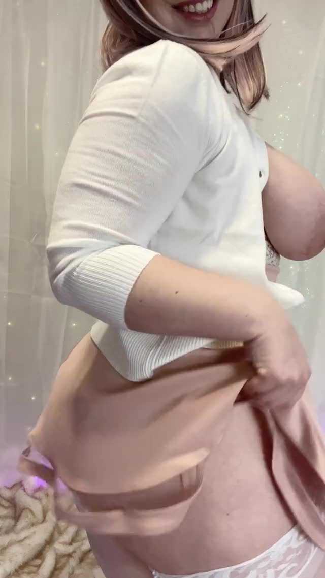 Big boobies, big booty, and a big heart. Let's get [sext]y on Telegram @beayork /