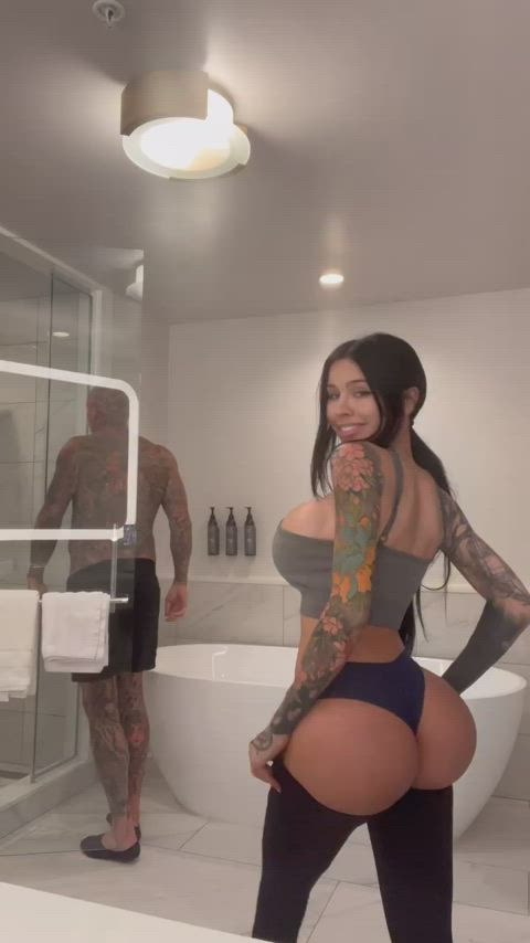 ass clapping ass shaking bubble butt fake ass irish swedish gif