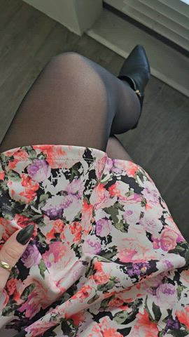 Black pantyhose so we can see your cum more clearly