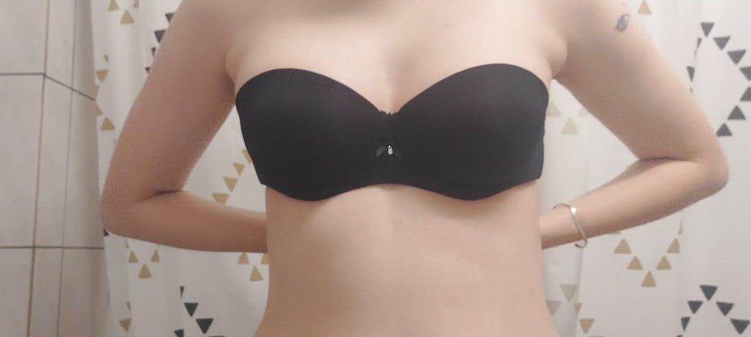 amateur boobs bra natural natural tits puffy nipples tits just-boobs gif