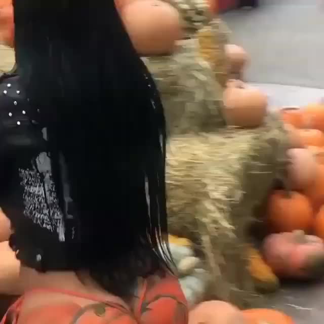 AQUI BUSCANDO UNA CALABAZA AVER CUAL ESTA BUENA . . Go Follow↘️⬇️⬇️ @djjundaddy