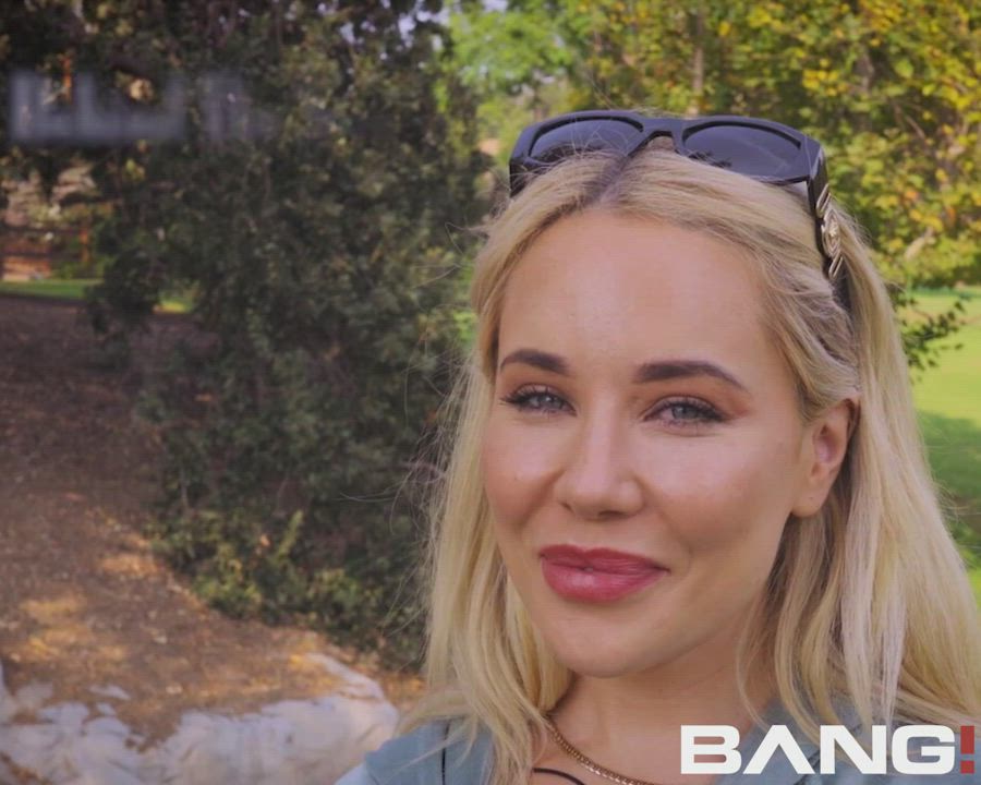 Savannah Bond - Porn set behind the scenes
